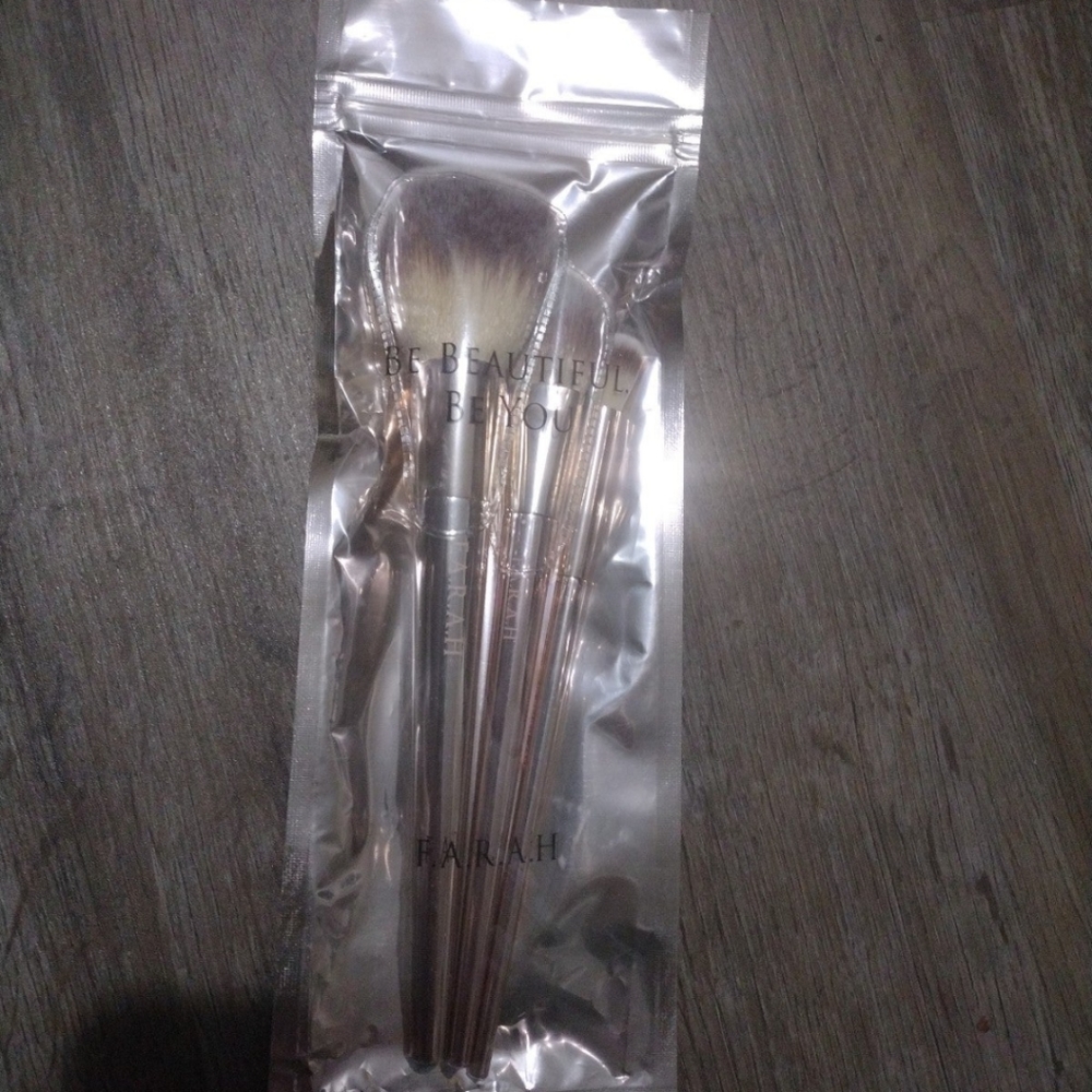 Farah makeup brushes